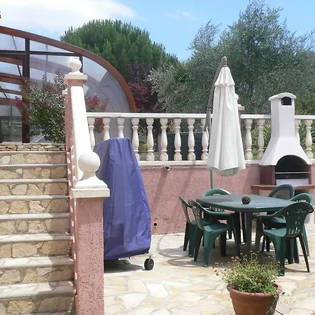 With 2 Bedrooms In Beziers, With Pool Access, Enclosed Garde شقة