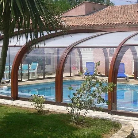 With 2 Bedrooms In Beziers, With Pool Access, Enclosed Garde